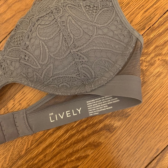 Lively Lace No-Wire Push-Up Bra - Picture 2 of 3